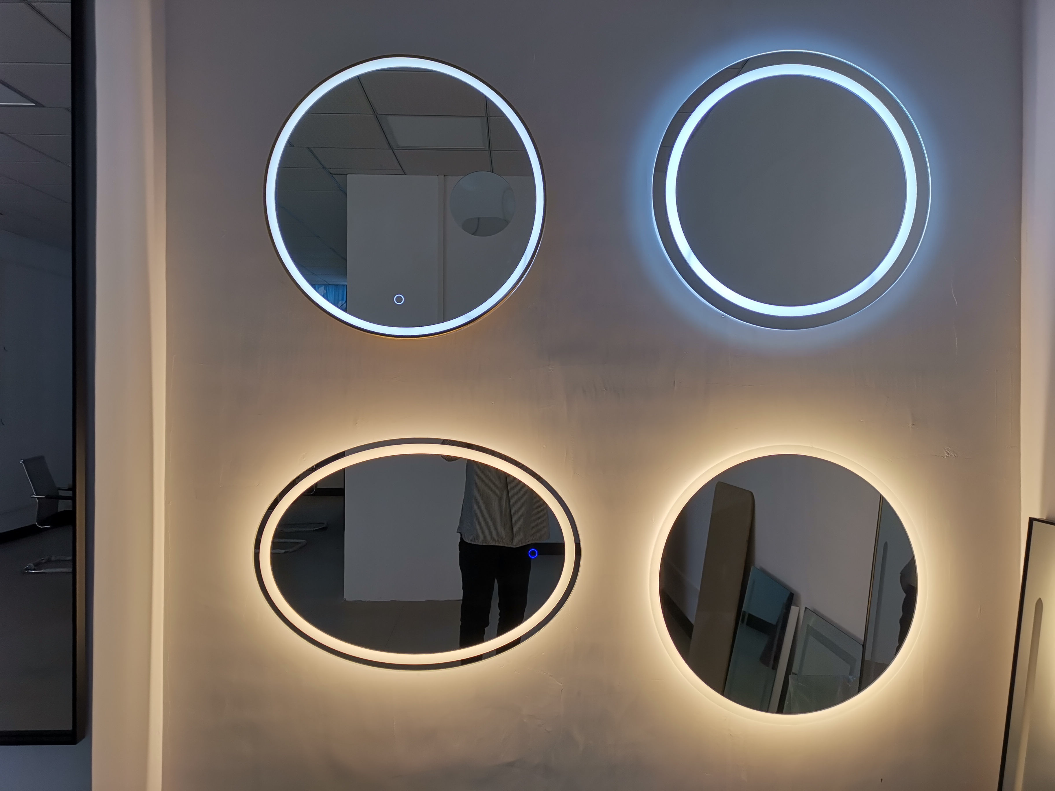 Round Lighted Mirror